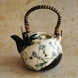 KURO ORIBE TEAPOT